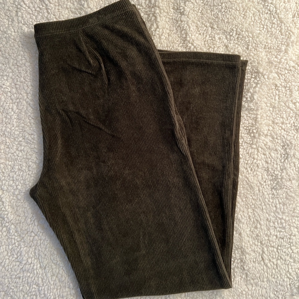 L.L. Bean Women's Dark Green Straight Leg Corduroy Pants Size: Petite Medium - Picture 3 of 9